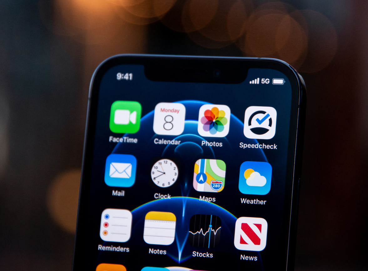忻府苹果手机维修分享为什么 iPhone 12 在冬季会自动关机 